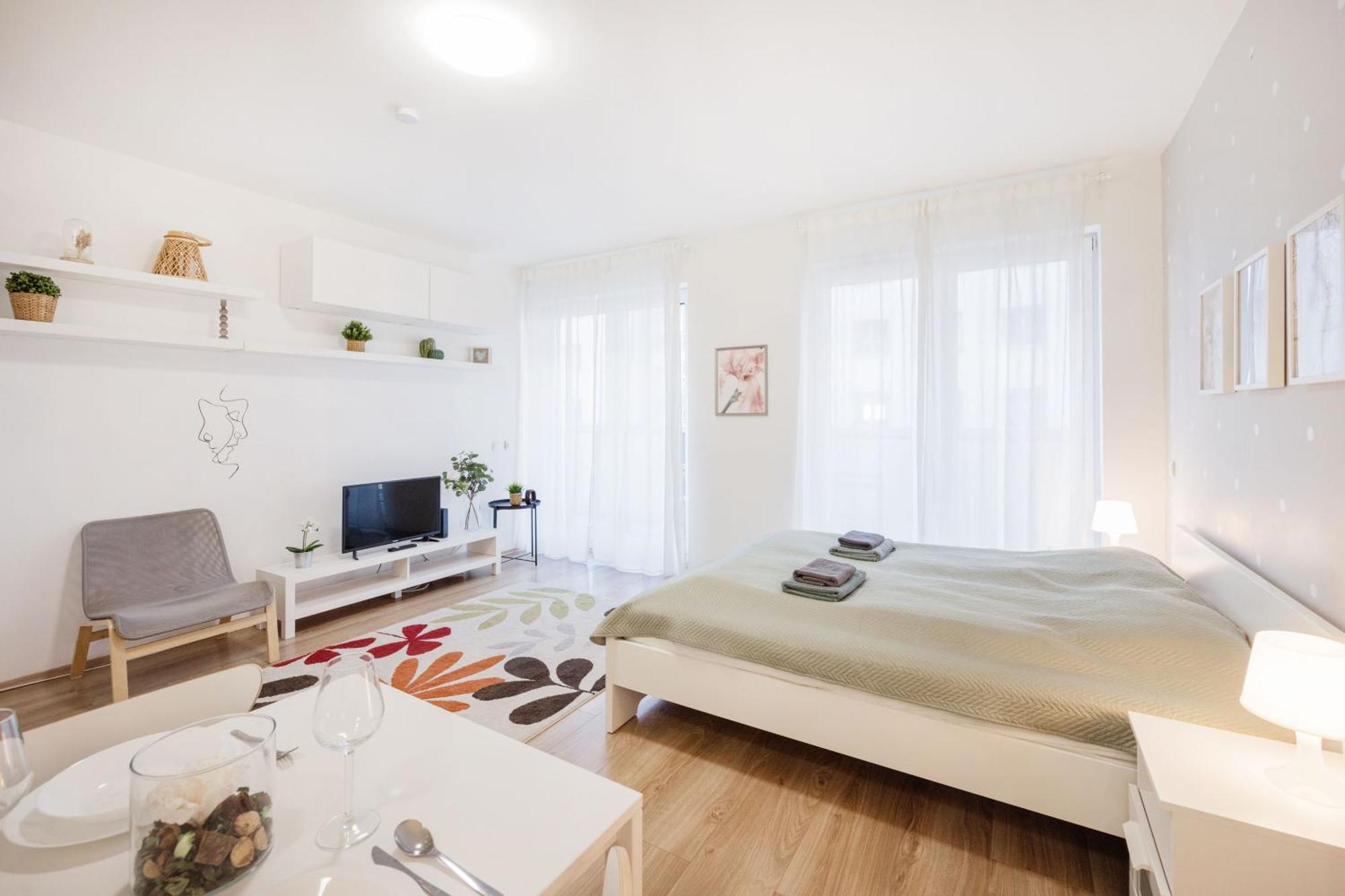 The Chic Crib With Balcony Apartment Budapest Exterior photo