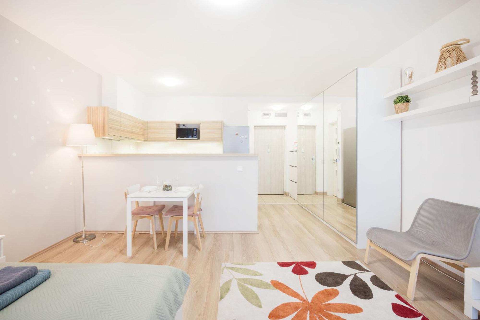 The Chic Crib With Balcony Apartment Budapest Exterior photo