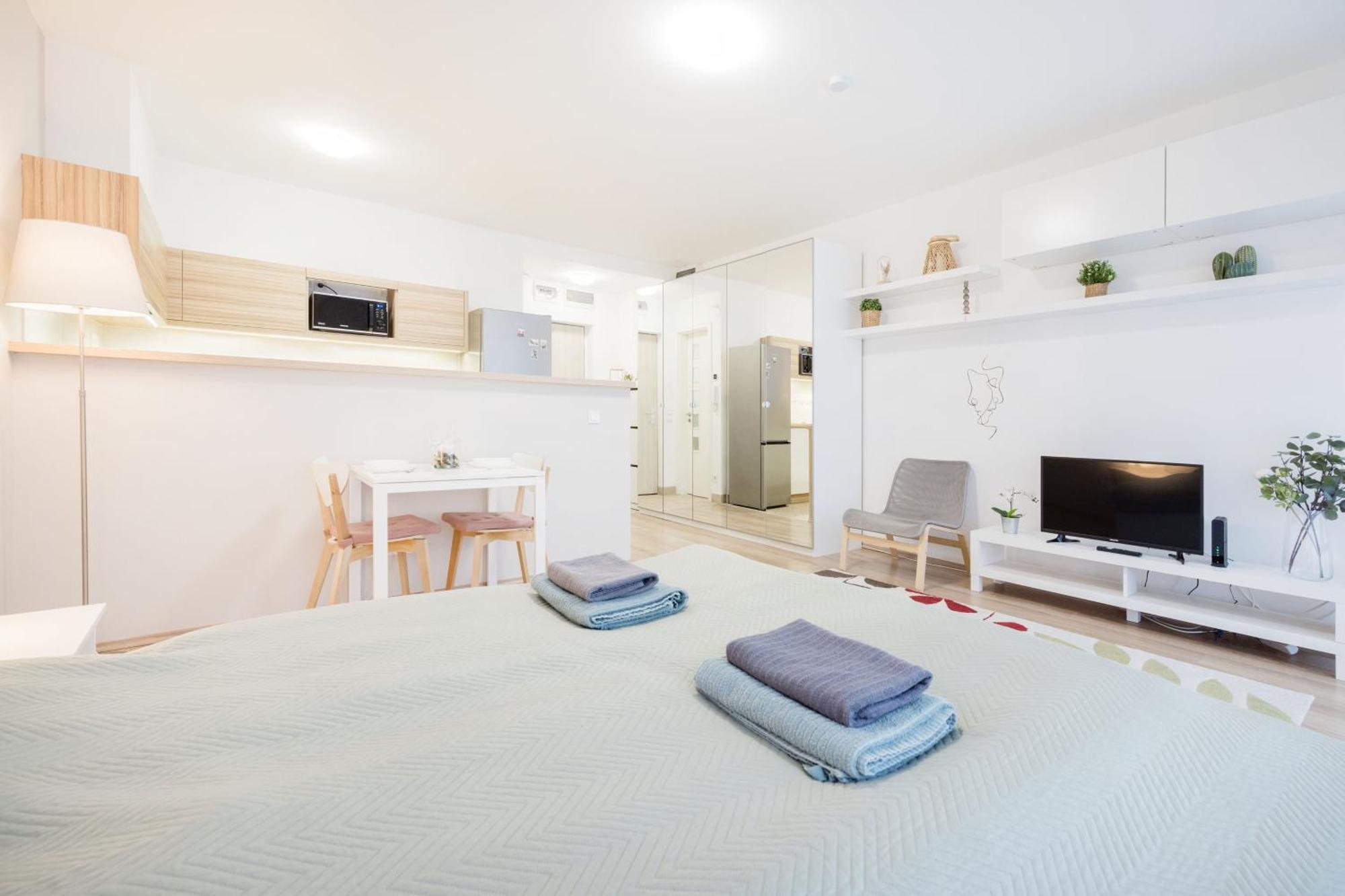 The Chic Crib With Balcony Apartment Budapest Exterior photo