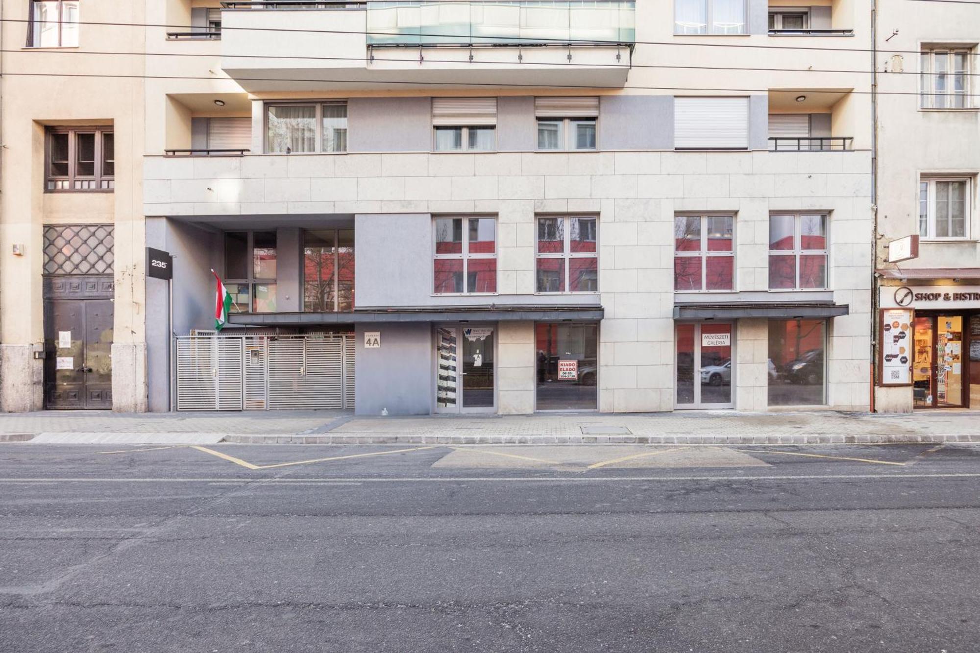 The Chic Crib With Balcony Apartment Budapest Exterior photo
